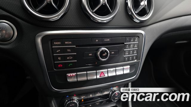 Mercedes-Benz GLA-Class GLA220
