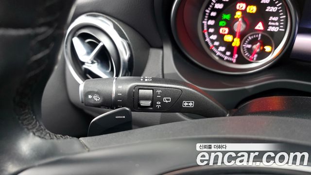 Mercedes-Benz GLA-Class GLA220