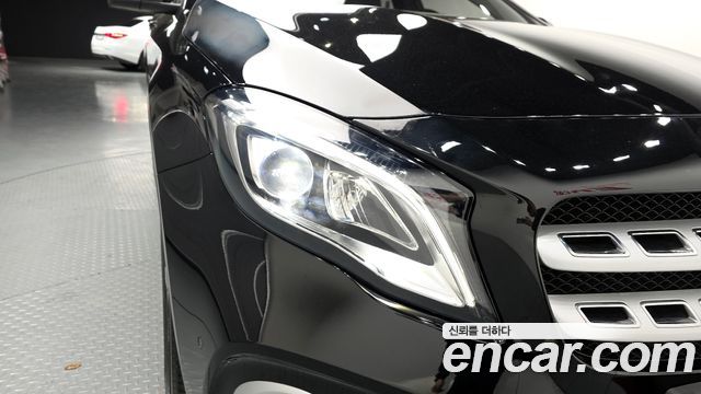 Mercedes-Benz GLA-Class GLA220