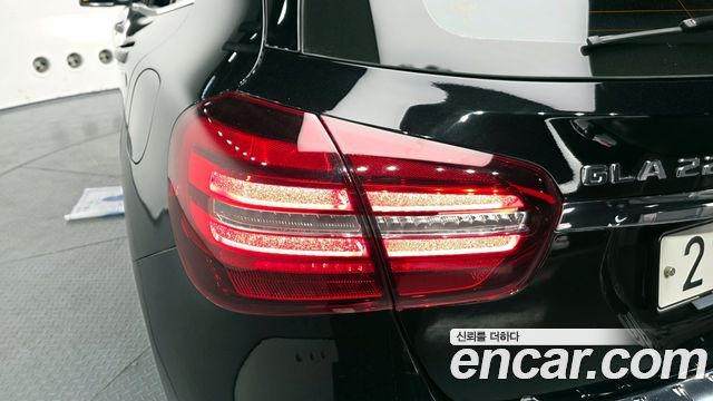 Mercedes-Benz GLA-Class GLA220