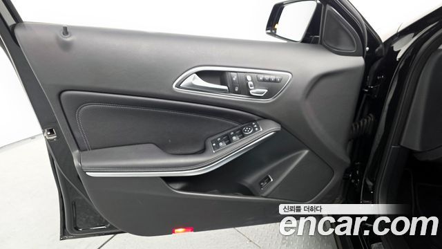 Mercedes-Benz GLA-Class GLA220