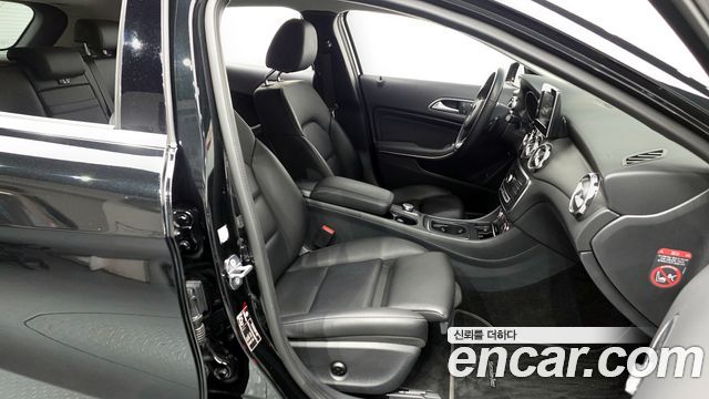 Mercedes-Benz GLA-Class GLA220