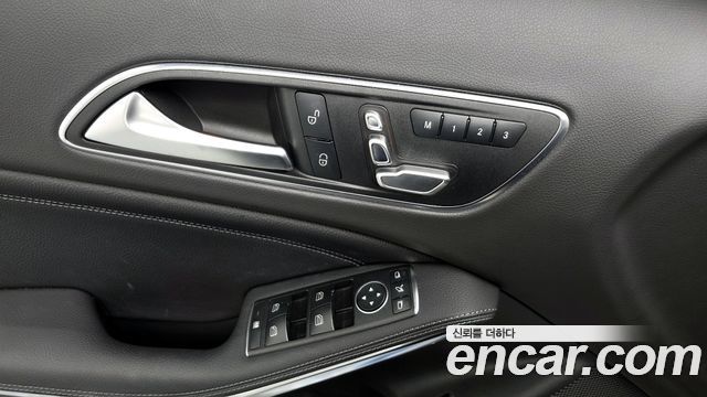 Mercedes-Benz GLA-Class GLA220