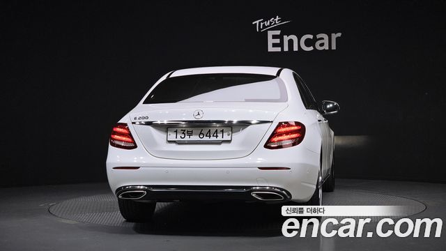 Mercedes-Benz E-Class E200 Avantgarde