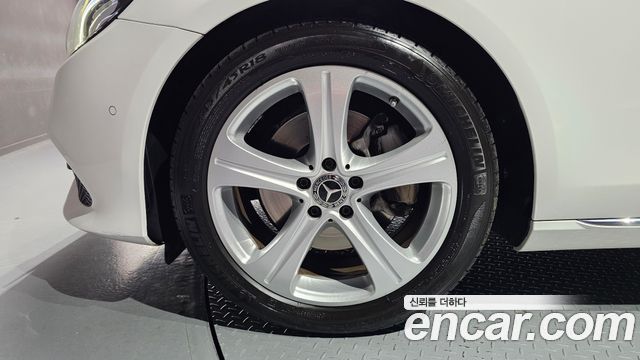Mercedes-Benz E-Class E200 Avantgarde