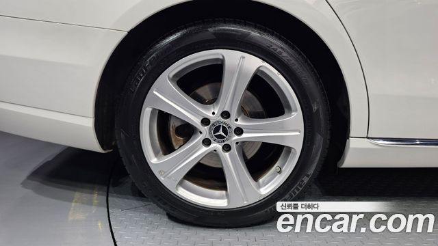 Mercedes-Benz E-Class E200 Avantgarde