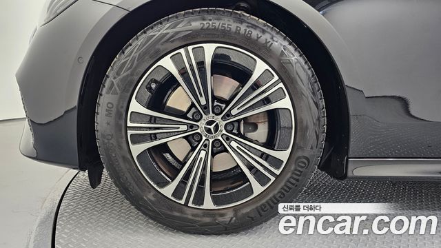 Mercedes-Benz E-Class E200 Avantgarde