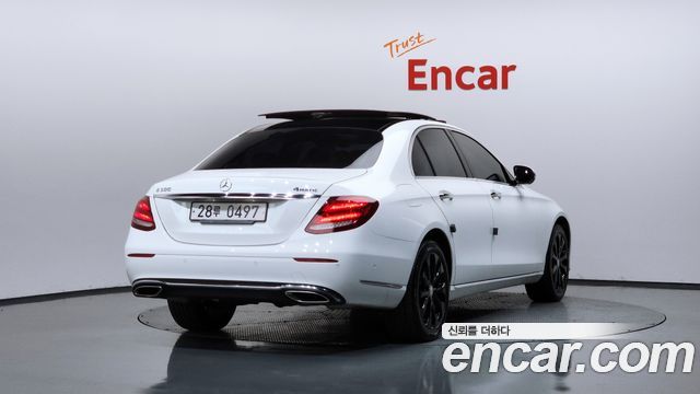 Mercedes-Benz E-Class E300 4MATIC Exclusive
