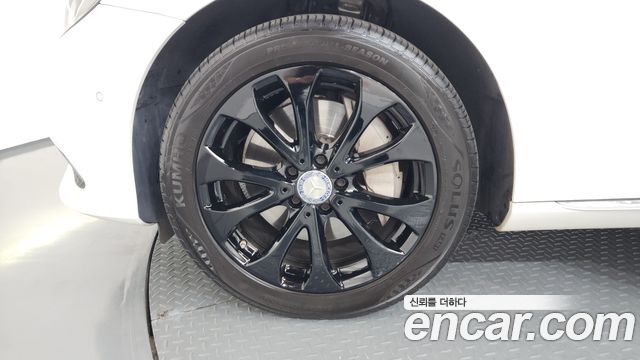 Mercedes-Benz E-Class E300 4MATIC Exclusive