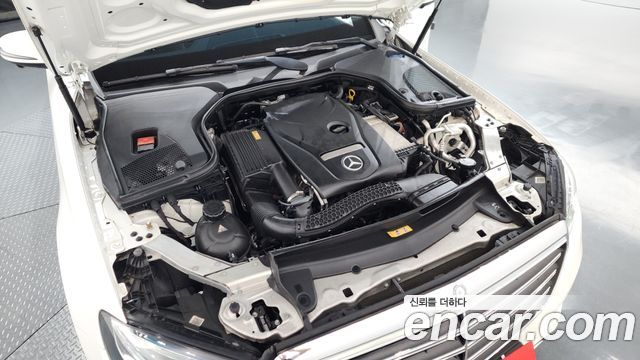 Mercedes-Benz E-Class E300 4MATIC Exclusive