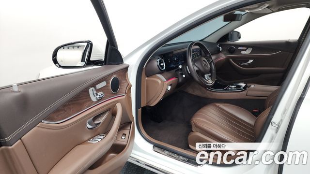 Mercedes-Benz E-Class E300 4MATIC Exclusive