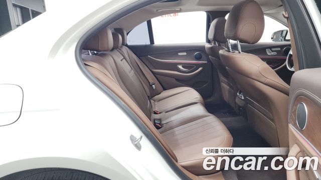 Mercedes-Benz E-Class E300 4MATIC Exclusive