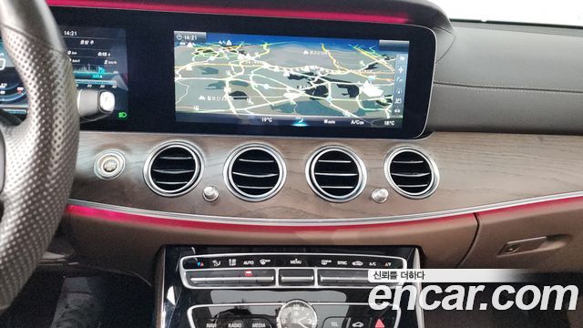 Mercedes-Benz E-Class E300 4MATIC Exclusive