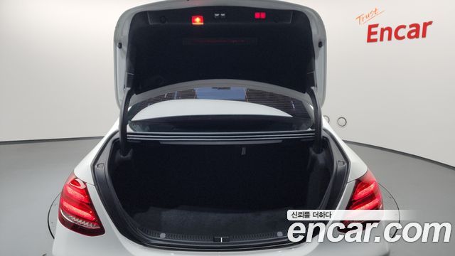 Mercedes-Benz E-Class E300 4MATIC Exclusive