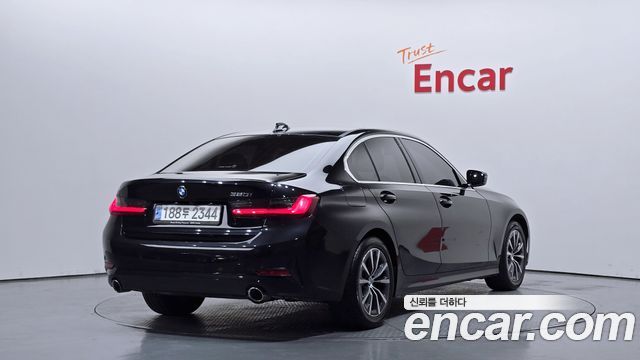 BMW 3-Series 320i