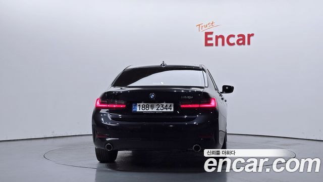BMW 3-Series 320i