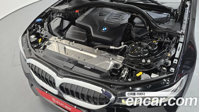 BMW 3-Series 320i