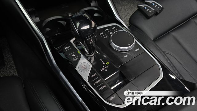 BMW 3-Series 320i