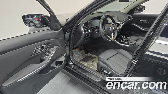 BMW 3-Series 320i