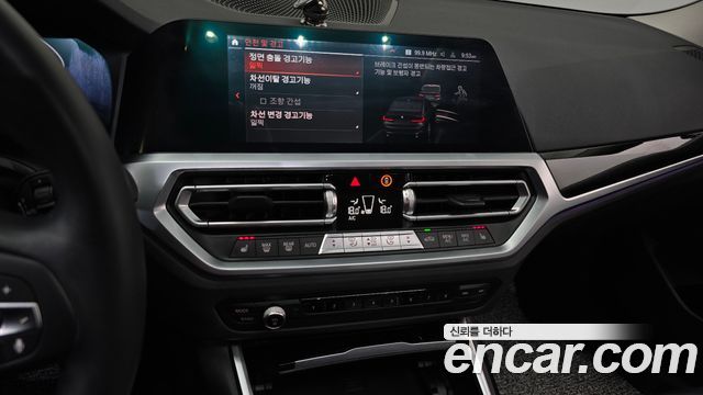 BMW 3-Series 320i