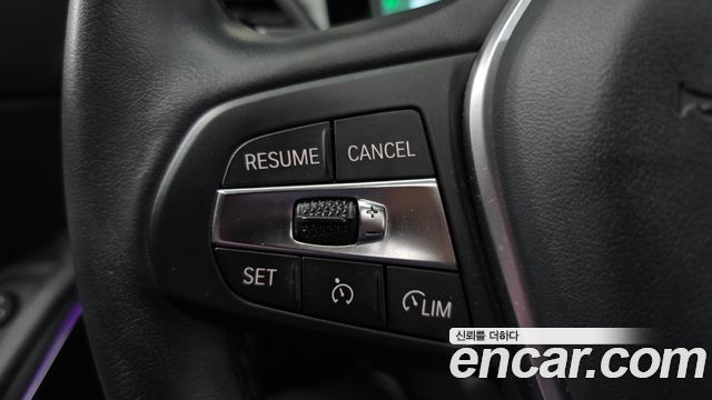 BMW 3-Series 320i