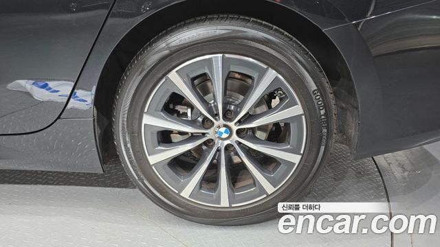 BMW 3-Series 320i