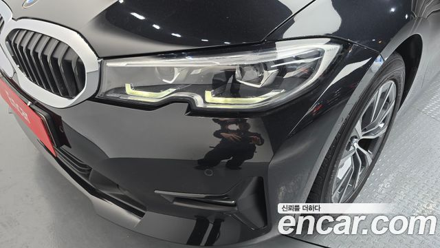 BMW 3-Series 320i