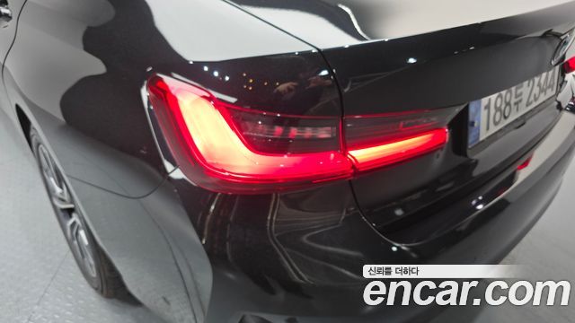 BMW 3-Series 320i