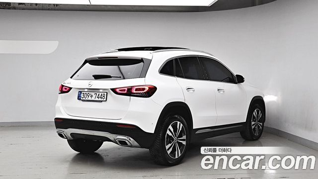 Mercedes-Benz GLA-Class GLA220