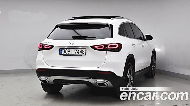 Mercedes-Benz GLA-Class GLA220