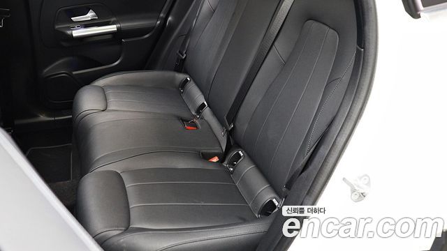 Mercedes-Benz GLA-Class GLA220