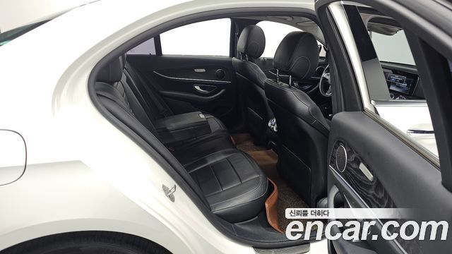 Mercedes-Benz E-Class E220d Avantgarde