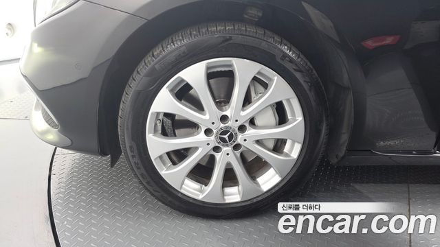 Mercedes-Benz E-Class E300 4MATIC Exclusive