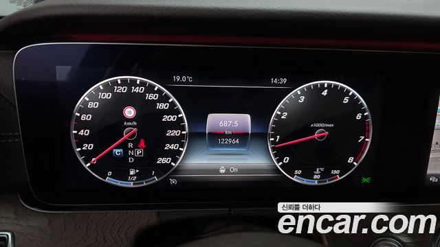 Mercedes-Benz E-Class E300 4MATIC Exclusive