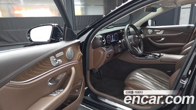 Mercedes-Benz E-Class E300 4MATIC Exclusive