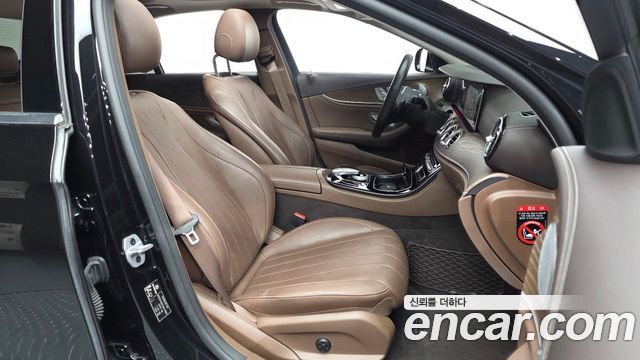 Mercedes-Benz E-Class E300 4MATIC Exclusive