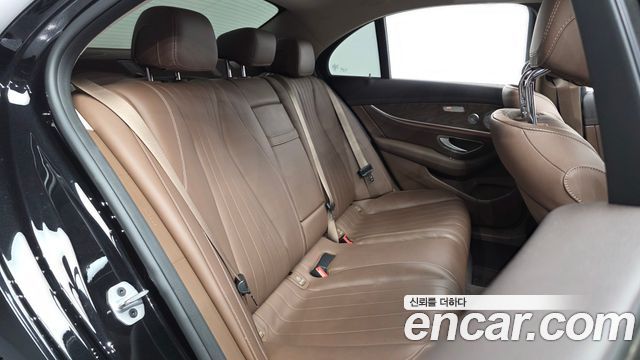 Mercedes-Benz E-Class E300 4MATIC Exclusive