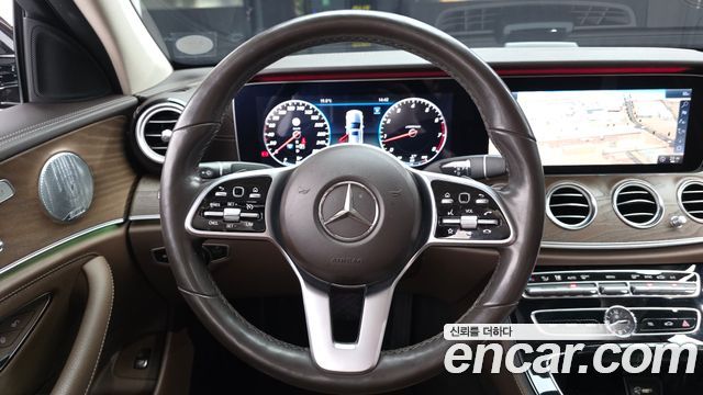 Mercedes-Benz E-Class E300 4MATIC Exclusive