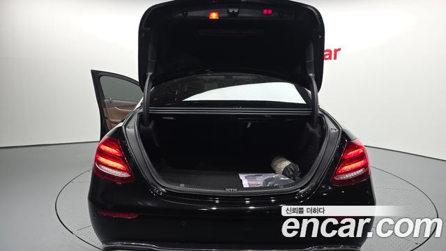 Mercedes-Benz E-Class E300 4MATIC Exclusive