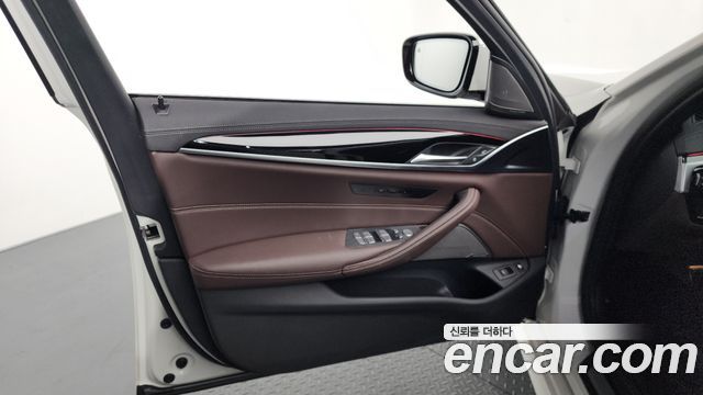BMW 5-Series 530e M Sport