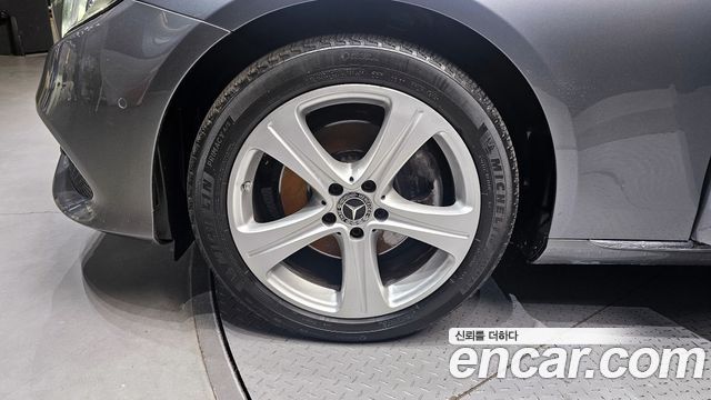 Mercedes-Benz E-Class E220d Avantgarde