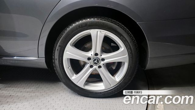Mercedes-Benz E-Class E220d Avantgarde