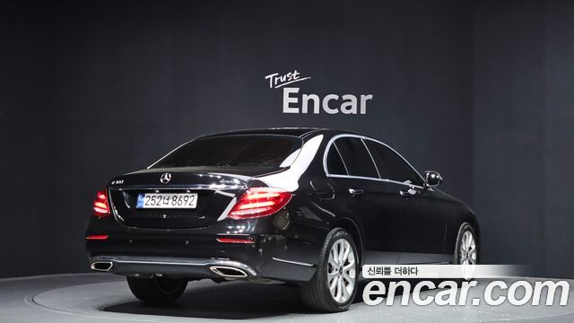Mercedes-Benz E-Class E300 4MATIC Exclusive