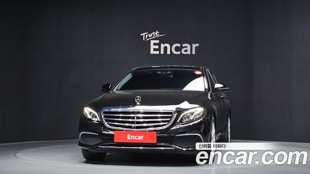 Mercedes-Benz E-Class E300 4MATIC Exclusive