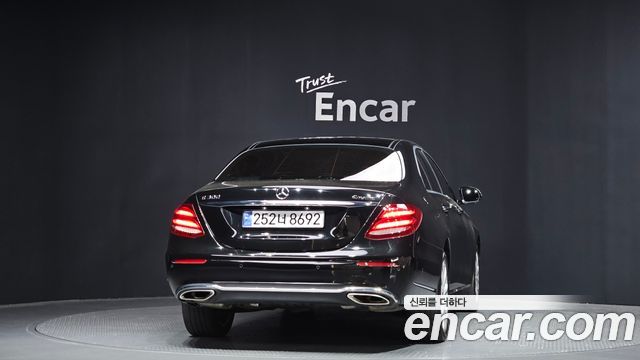Mercedes-Benz E-Class E300 4MATIC Exclusive
