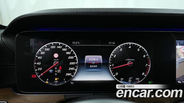 Mercedes-Benz E-Class E300 4MATIC Exclusive