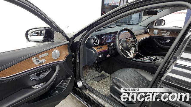 Mercedes-Benz E-Class E300 4MATIC Exclusive