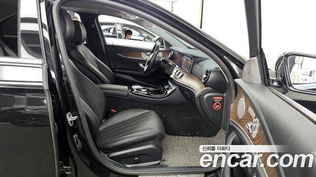 Mercedes-Benz E-Class E300 4MATIC Exclusive