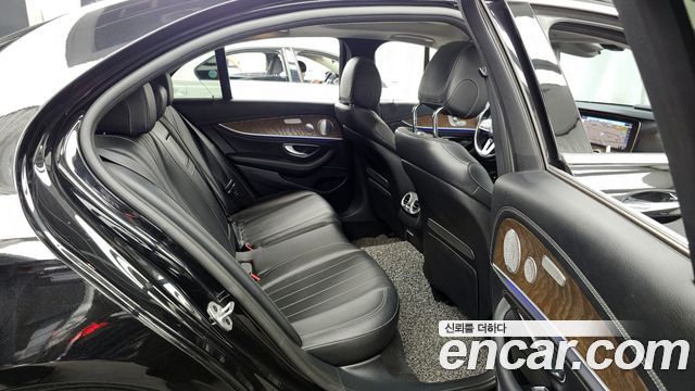Mercedes-Benz E-Class E300 4MATIC Exclusive