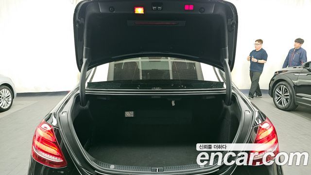 Mercedes-Benz E-Class E300 4MATIC Exclusive